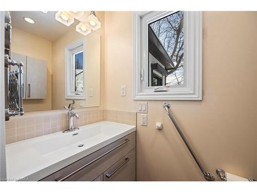 1018-1032 Jewel Road, Cloyne, ON - Indoor Photo Showing Bathroom