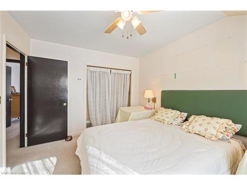 1018-1032 Jewel Road, Cloyne, ON - Indoor Photo Showing Bedroom