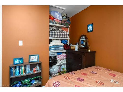 875 Oakview Avenue, Kingston, ON - Indoor Photo Showing Bedroom