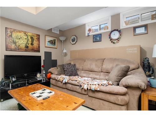 875 Oakview Avenue, Kingston, ON - Indoor Photo Showing Living Room