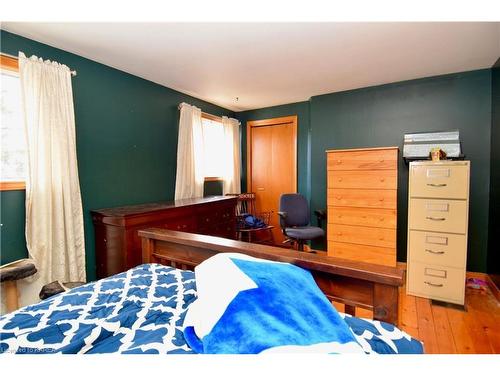 2935 South Shore Road, Greater Napanee, ON - Indoor Photo Showing Bedroom