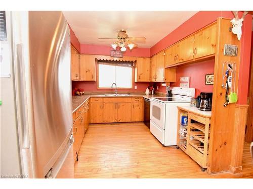 2935 South Shore Road, Greater Napanee, ON - Indoor Photo Showing Kitchen