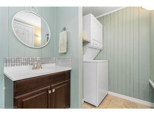 113 Henry Street, Quinte West, ON - Indoor Photo Showing Bathroom