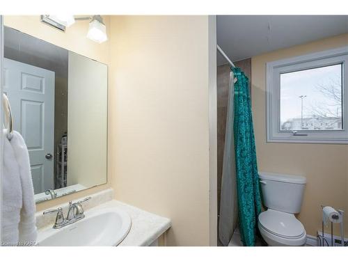 240 Wellington Street, Kingston, ON - Indoor Photo Showing Bathroom