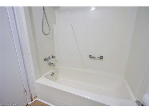 1033 Craig Lane, Kingston, ON - Indoor Photo Showing Bathroom