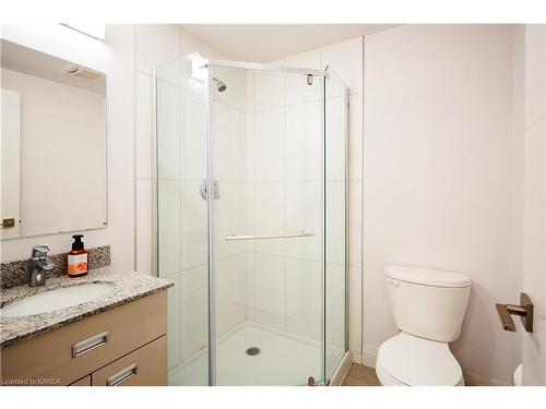 301-652 Princess St, Kingston, ON - Indoor Photo Showing Bathroom