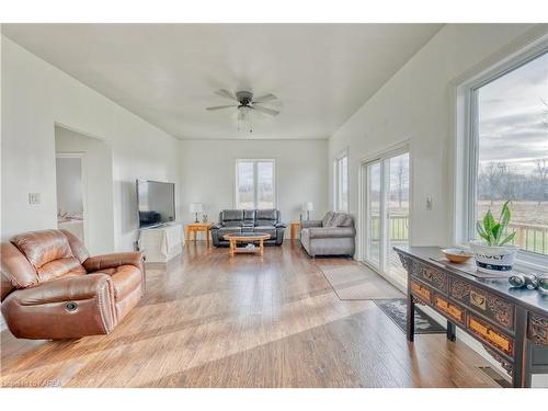 1342 4Th Line Road, Wolfe Island, ON - Indoor Photo Showing Living Room