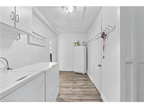 5115 Bath Road, Bath, ON - Indoor Photo Showing Laundry Room