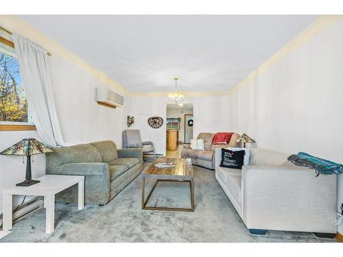 4581 Wild Life Lane, Battersea, ON - Indoor Photo Showing Living Room