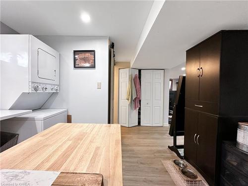 910 Cresthill Street, Kingston, ON - Indoor Photo Showing Laundry Room