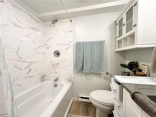 910 Cresthill Street, Kingston, ON - Indoor Photo Showing Bathroom