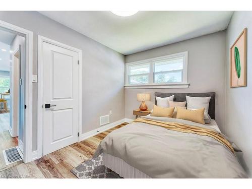 1640 Mary Street, Kingston, ON - Indoor Photo Showing Bedroom