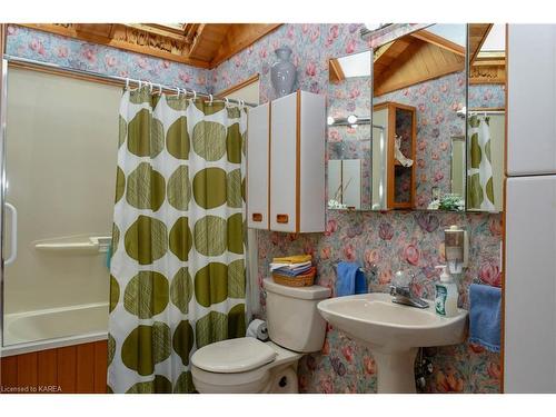 670 Steel Street, Gananoque, ON - Indoor Photo Showing Bathroom