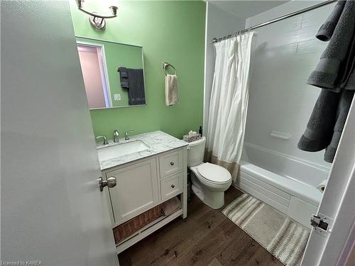 504-17 Eldon Hall Place, Kingston, ON - Indoor Photo Showing Bathroom