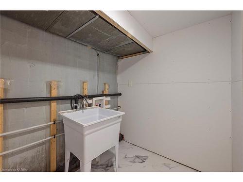 442 College Street, Kingston, ON - Indoor Photo Showing Laundry Room