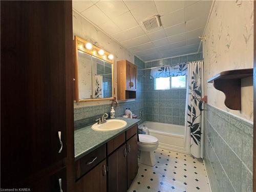 3207 John Martin Road, Hartington, ON - Indoor Photo Showing Bathroom