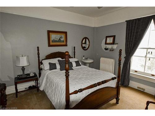 24 Perth Street, Lyn, ON - Indoor Photo Showing Bedroom