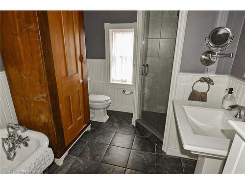 24 Perth Street, Lyn, ON - Indoor Photo Showing Bathroom