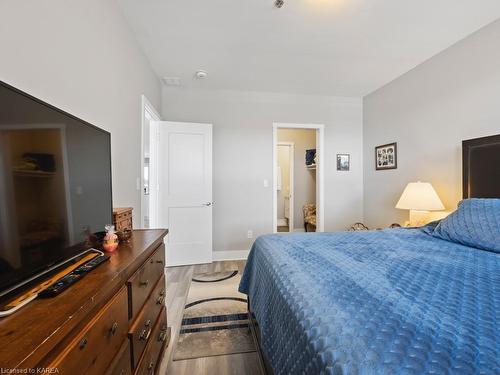 416-130 Water Street, Gananoque, ON - Indoor Photo Showing Bedroom
