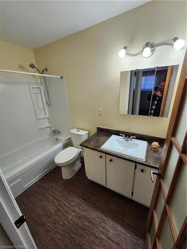 108-835 Milford Drive, Kingston, ON - Indoor Photo Showing Bathroom