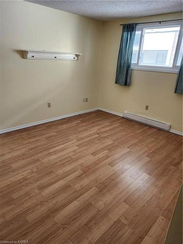 108-835 Milford Drive, Kingston, ON - Indoor Photo Showing Other Room