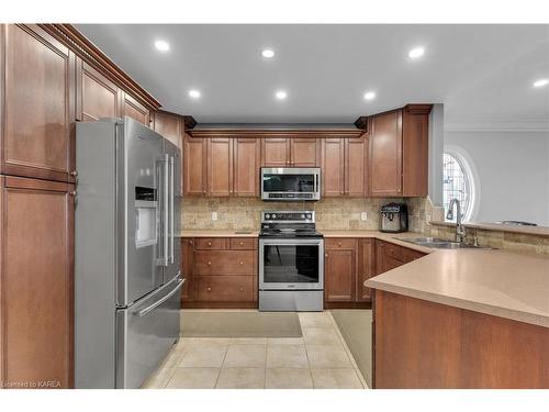 163 Rose Abbey Drive, Kingston, ON - Indoor Photo Showing Kitchen