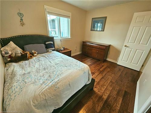 163 Rose Abbey Drive, Kingston, ON - Indoor Photo Showing Bedroom