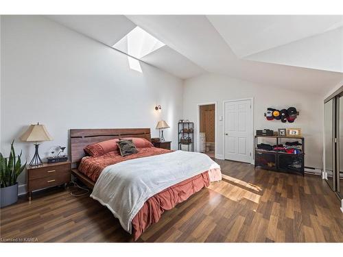 605-2 Bay Street, Kingston, ON - Indoor Photo Showing Bedroom