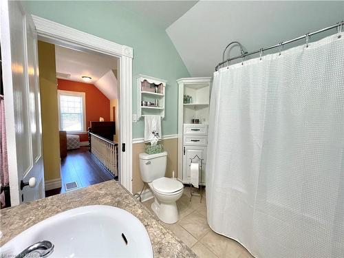 462 Victoria Street N, Tweed, ON - Indoor Photo Showing Bathroom