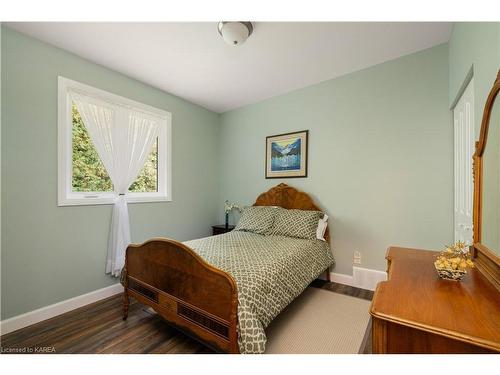 51 Applewood Cove Drive, Bath, ON - Indoor Photo Showing Bedroom