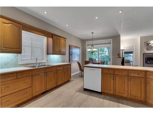 40 Biscayne Street, Kingston, ON - Indoor Photo Showing Kitchen With Double Sink