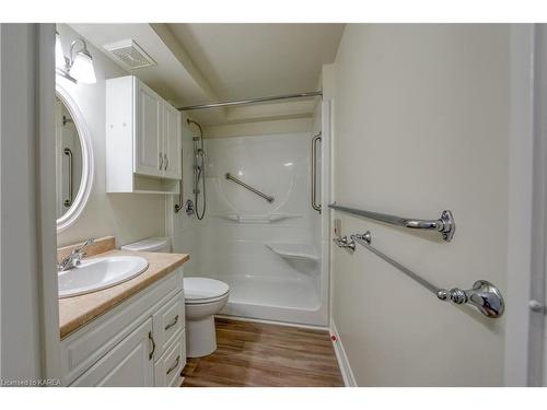 511-181 Ontario Street, Kingston, ON - Indoor Photo Showing Bathroom