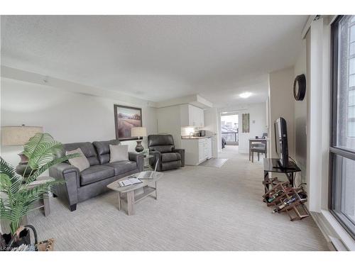 512-181 Ontario Street, Kingston, ON - Indoor Photo Showing Living Room