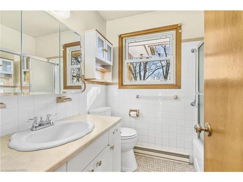17 Sarah Street, Athens, ON - Indoor Photo Showing Bathroom