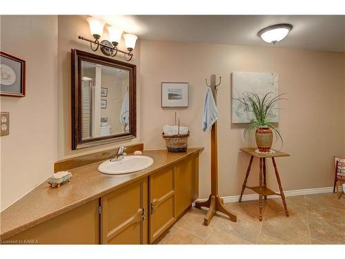 803-185 Ontario Street, Kingston, ON - Indoor Photo Showing Bathroom