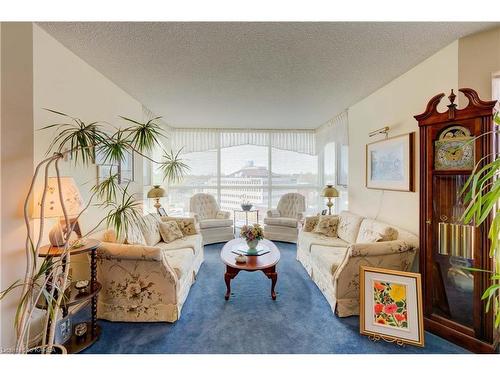 803-185 Ontario Street, Kingston, ON - Indoor Photo Showing Living Room