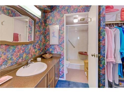 803-185 Ontario Street, Kingston, ON - Indoor Photo Showing Bathroom