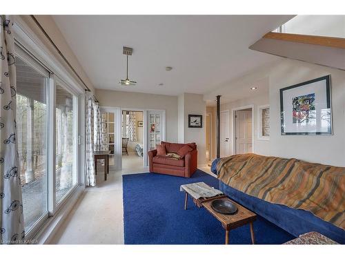 117 Arrowwood Lane, Verona, ON - Indoor Photo Showing Living Room