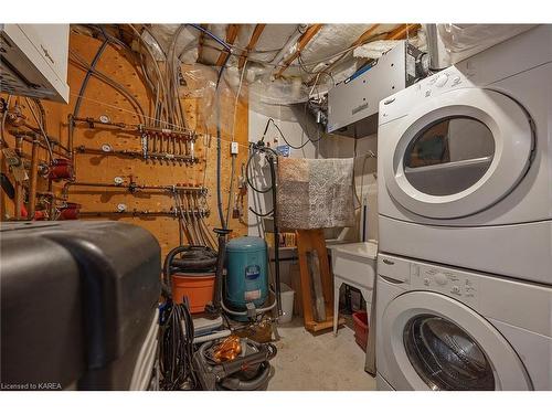 117 Arrowwood Lane, Verona, ON - Indoor Photo Showing Laundry Room