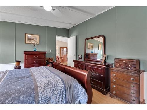 1194 Christian Road, Bloomfield, ON - Indoor Photo Showing Bedroom