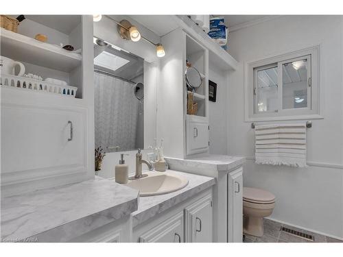 1194 Christian Road, Bloomfield, ON - Indoor Photo Showing Bathroom