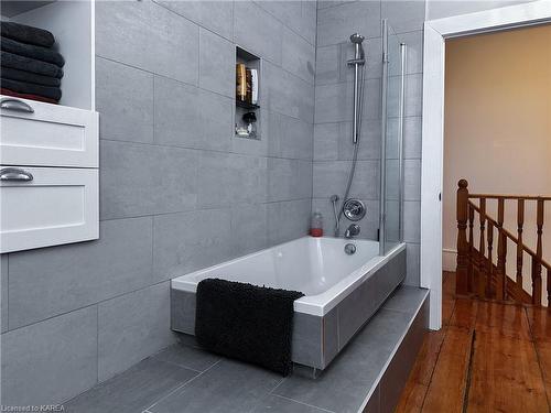 1311 Turnbull Way, Kingston, ON - Indoor Photo Showing Bathroom
