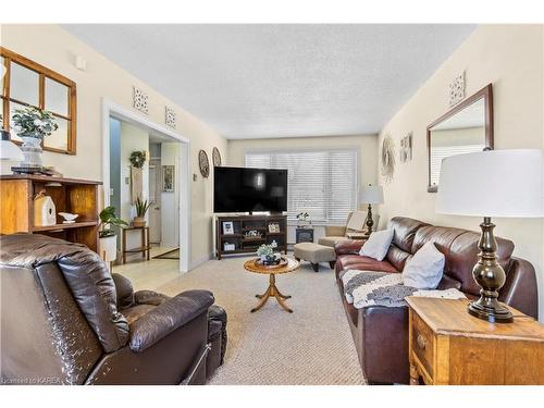 468 Camden Road, Greater Napanee, ON - Indoor Photo Showing Living Room
