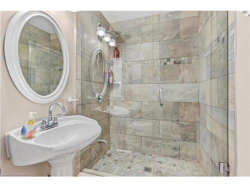 105 Taber Hill Lane, Rideau Lakes, ON - Indoor Photo Showing Bathroom