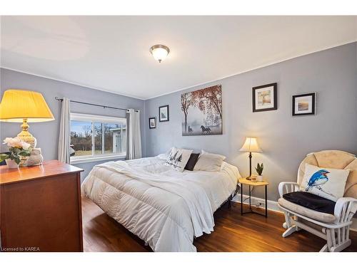 331 Herchimer Avenue, Belleville, ON - Indoor Photo Showing Bedroom