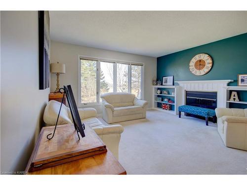 22 Abbey Dawn Drive, Bath, ON - Indoor Photo Showing Living Room With Fireplace