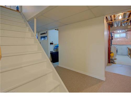 22 Abbey Dawn Drive, Bath, ON - Indoor Photo Showing Other Room
