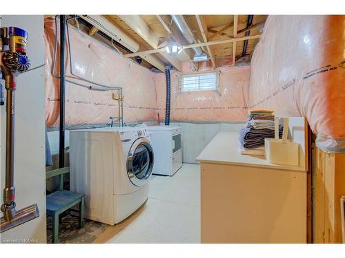 22 Abbey Dawn Drive, Bath, ON - Indoor Photo Showing Laundry Room