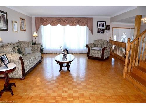 632 Rivermeade Avenue, Kingston, ON - Indoor Photo Showing Living Room