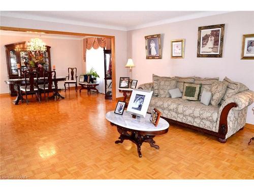632 Rivermeade Avenue, Kingston, ON - Indoor Photo Showing Living Room